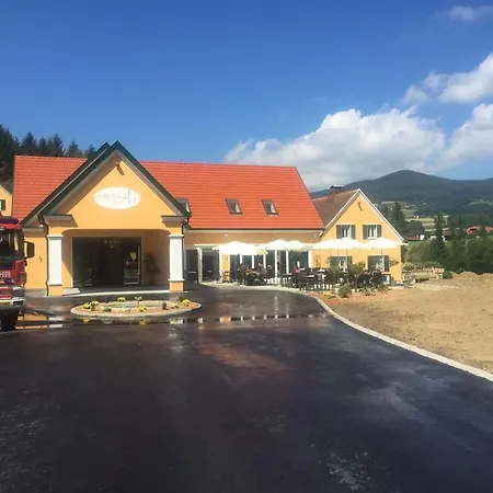 Restaurant Grune Au Poellau