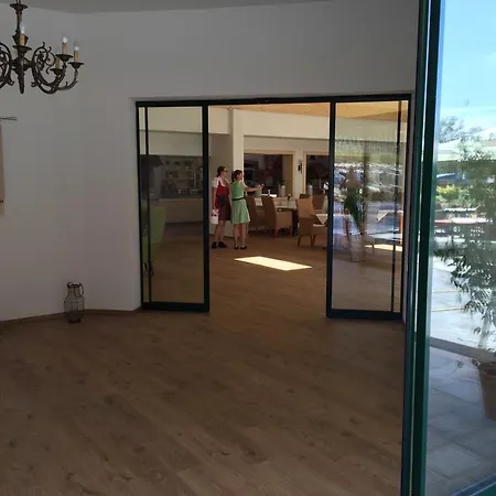 酒店 Restaurant Grune Au 珀劳