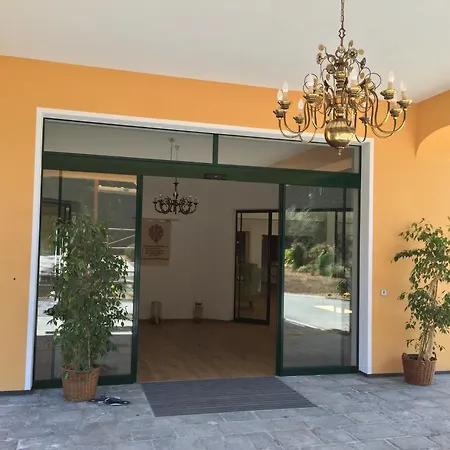 Restaurant Grune Au 酒店 珀劳