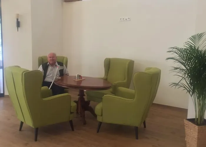 Restaurant Grune Au 酒店 珀劳